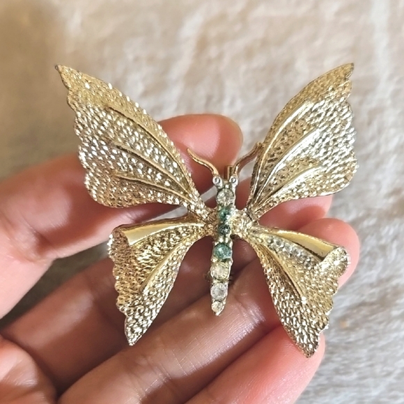 #128 Vintage Elegant Gold Butterfly Brooch - Picture 4 of 4